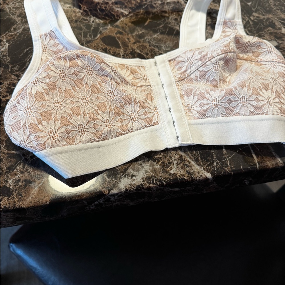 Elegant Floral Lace Bra - Cream